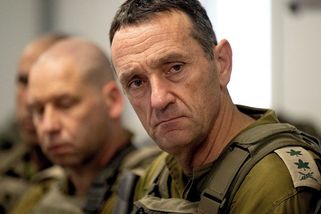 Íránští hackeři nabourali systém exnáčelníka izraelského generálního štábu. Zveřejňují fotky i videa